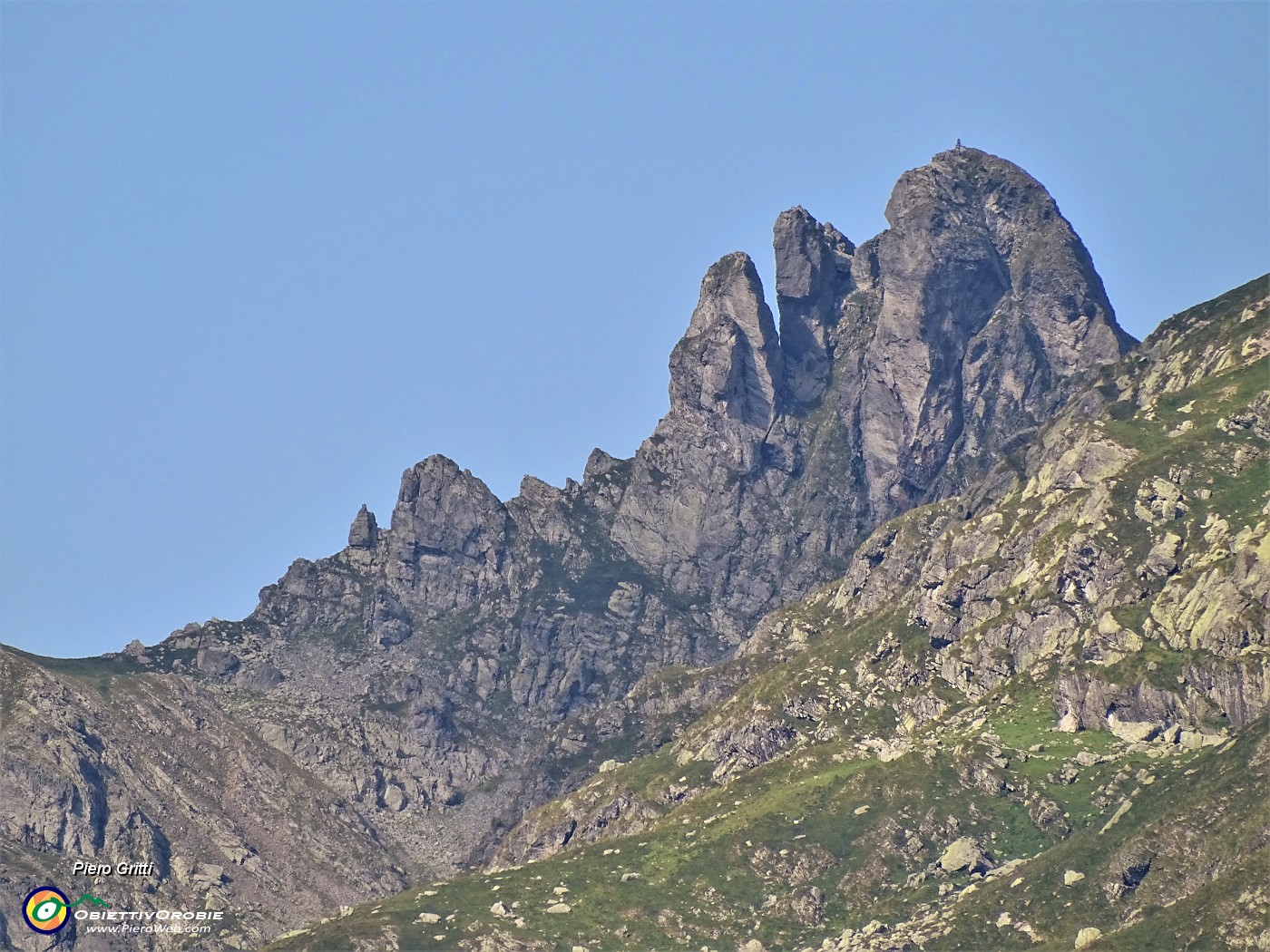 24 Maxi zoom sul Monte Valletto (2371 m).JPG